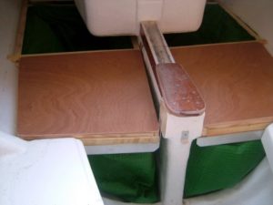 Astus 20.1 : Coffres et couchettes cercueil dans la cabine